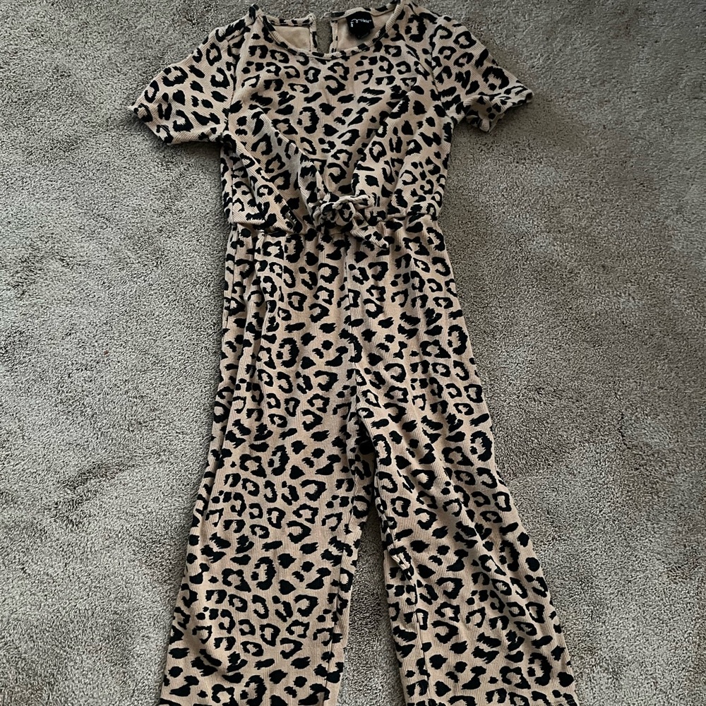 Girls Art Class one piece wide leg romper size 4T. Great condition.